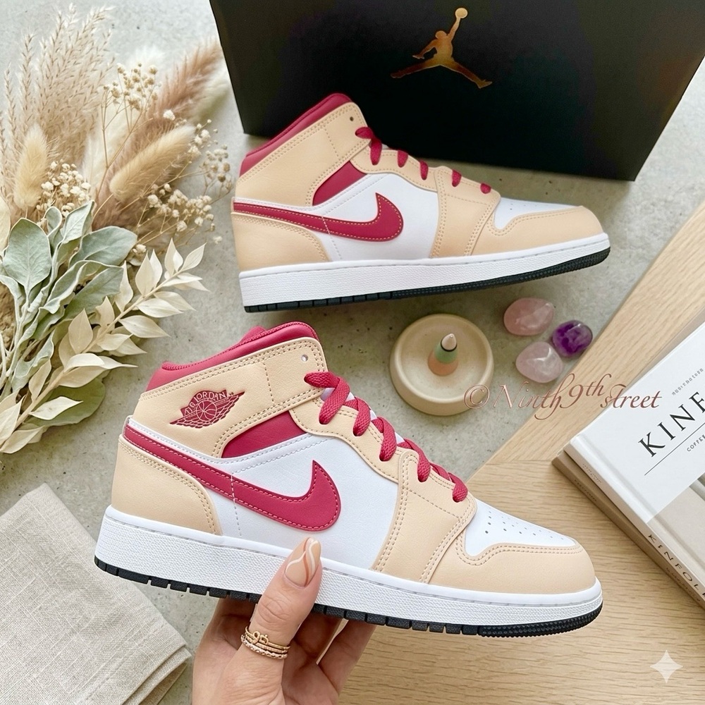 Nike Air Jordan 1 Mid Light Curry W8 6.5Y 554725-201 NIB